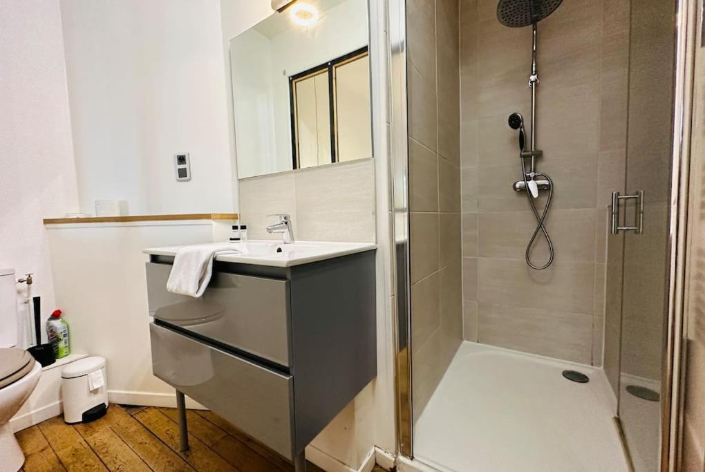 Standing Apartment T2 Near The Train Station And Tours Eksteriør bilde