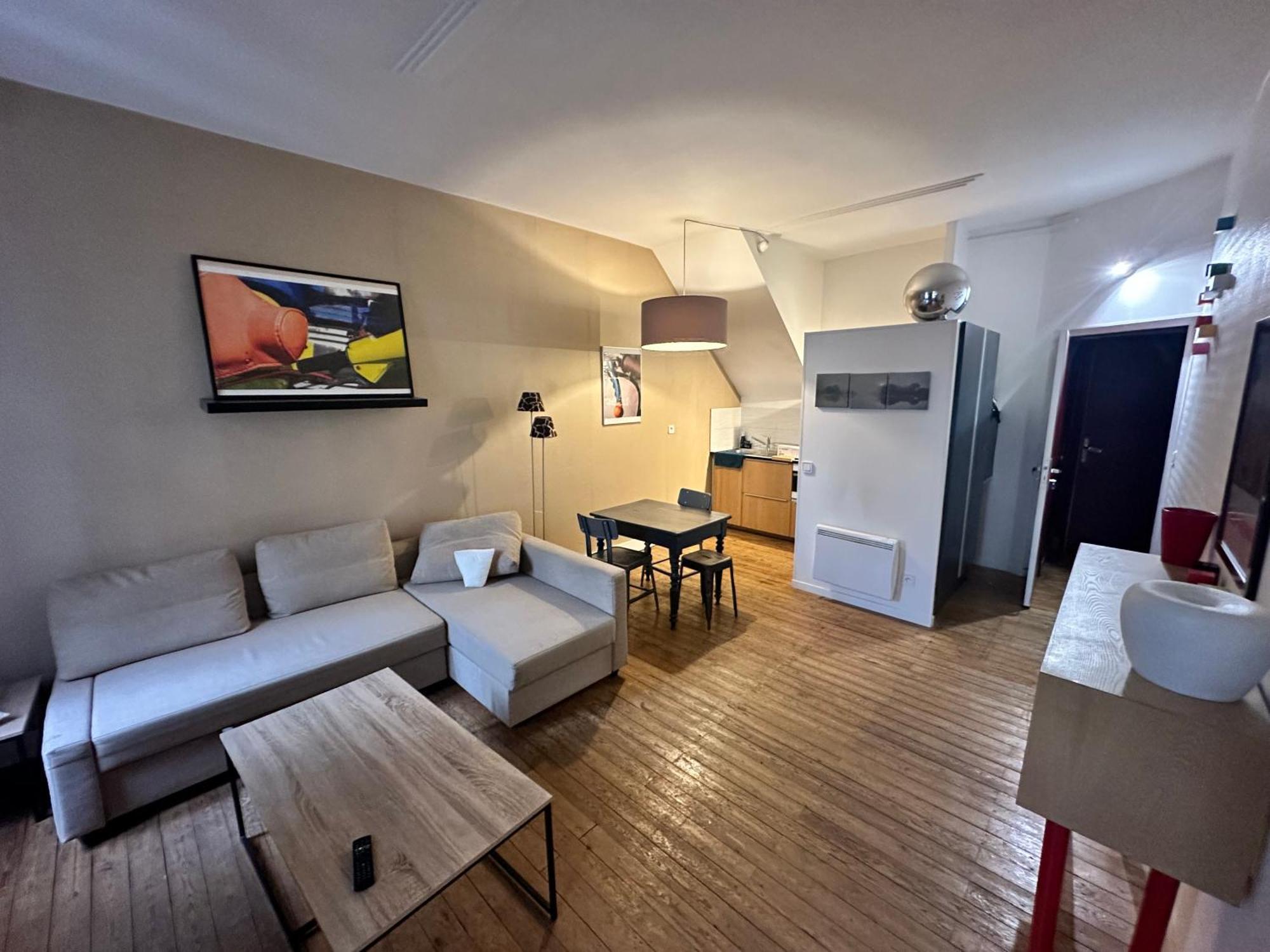 Standing Apartment T2 Near The Train Station And Tours Eksteriør bilde