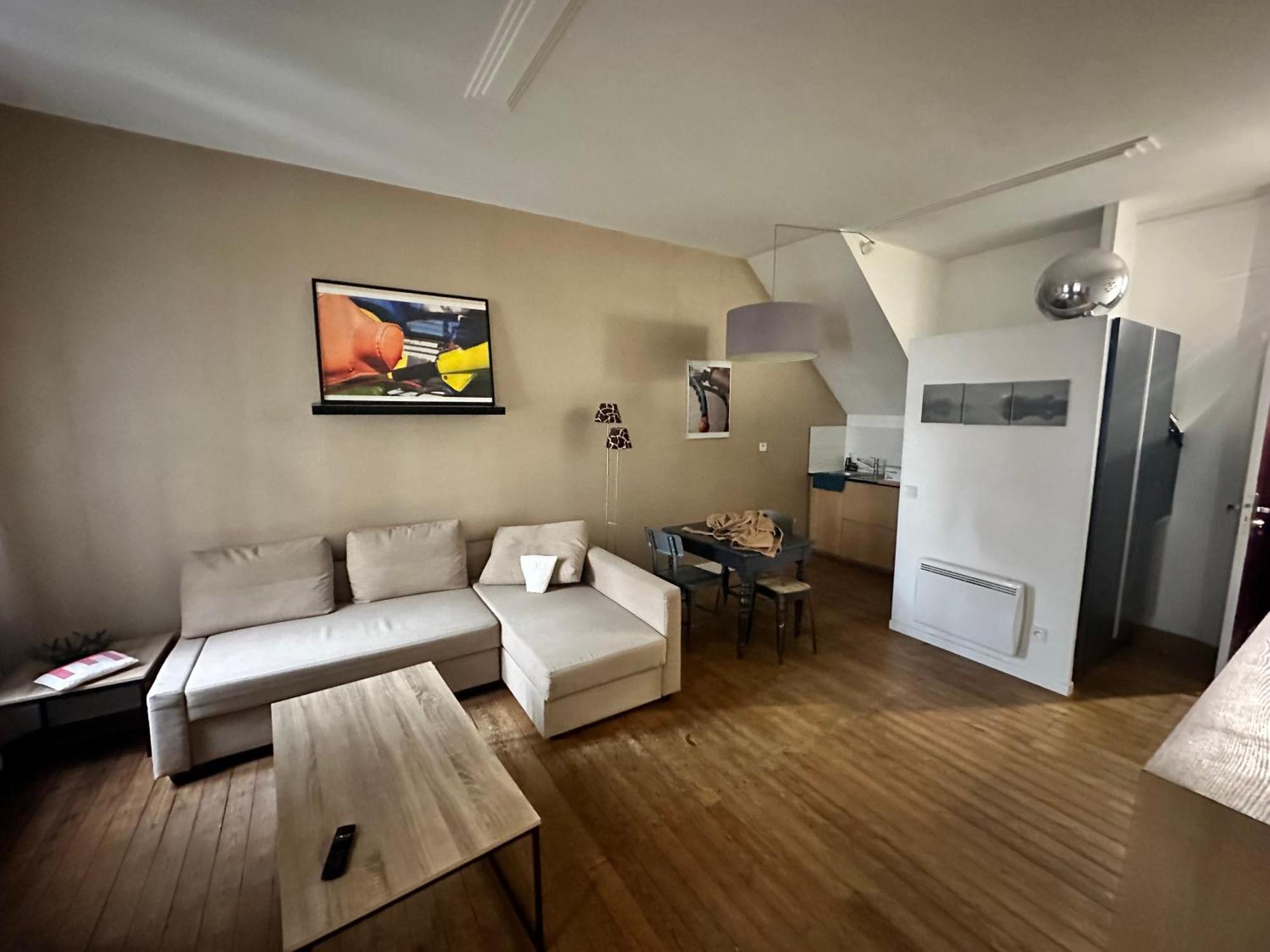 Standing Apartment T2 Near The Train Station And Tours Eksteriør bilde