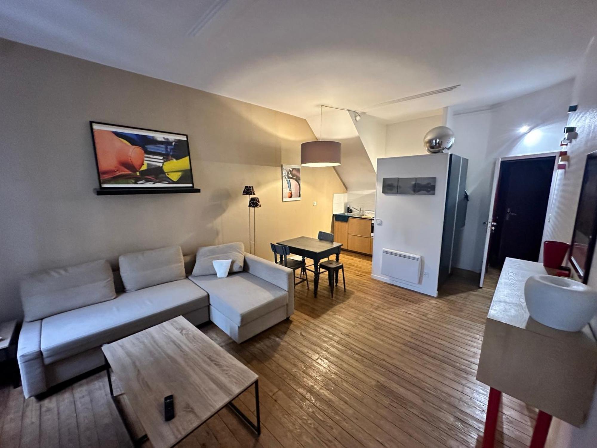 Standing Apartment T2 Near The Train Station And Tours Eksteriør bilde